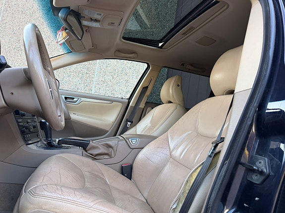 Volvo V70 7 of 22