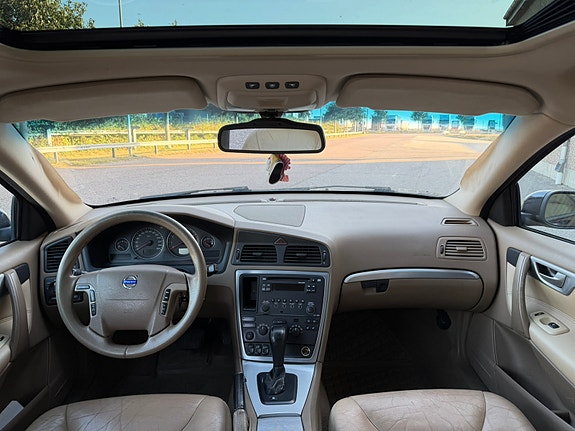 Volvo V70 11 of 22