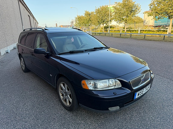 Volvo V70 4 of 22