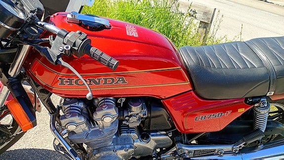 Honda CB750F 9 of 19