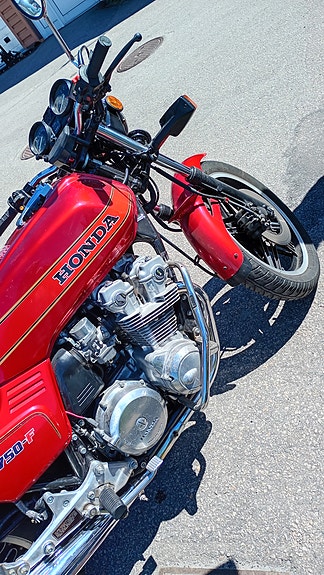 Honda CB750F 15 of 19