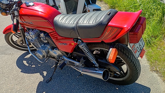 Honda CB750F 5 of 19