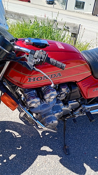 Honda CB750F 8 of 19