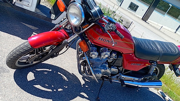 Honda CB750F 10 of 19