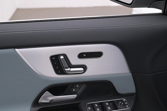 Mercedes-Benz EQA300 13 of 27
