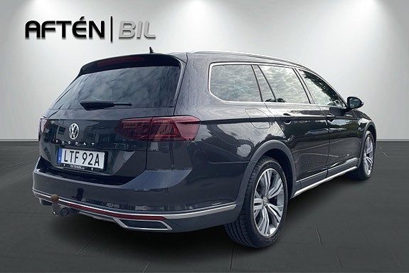 Volkswagen Passat Alltrack 10 of 26