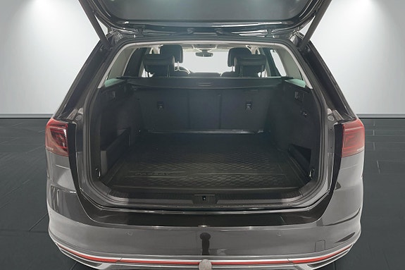 Volkswagen Passat Alltrack 11 of 26