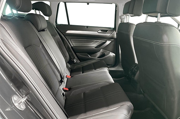 Volkswagen Passat Alltrack 16 of 26