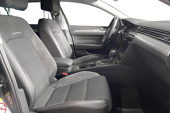 Volkswagen Passat Alltrack 14 of 26