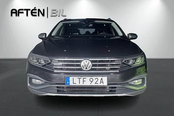 Volkswagen Passat Alltrack 3 of 26