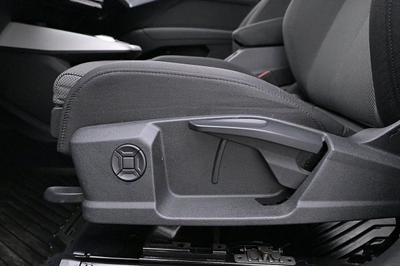 Audi Q4 e-tron 12 of 27