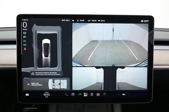 Tesla Model Y 16 of 27
