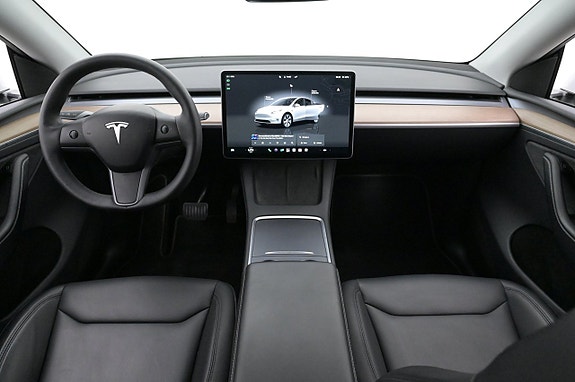 Tesla Model Y 6 of 27