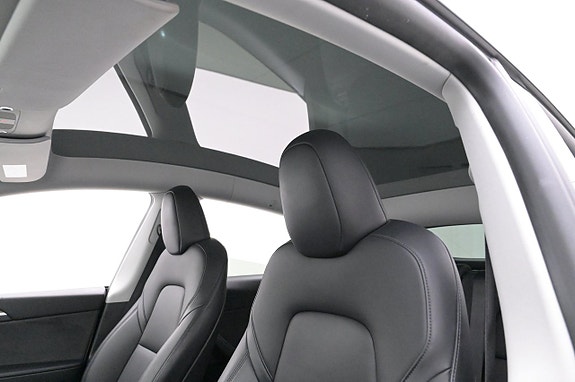 Tesla Model Y 20 of 27