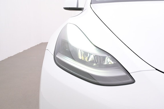 Tesla Model Y 26 of 27