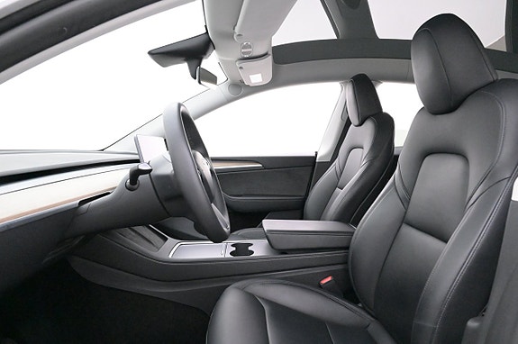 Tesla Model Y 9 of 27