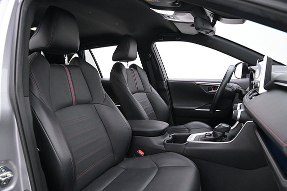 Toyota RAV4 Plug-in Hybrid 13 of 27