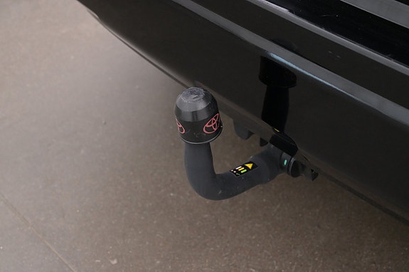 Toyota RAV4 Plug-in Hybrid 26 of 27