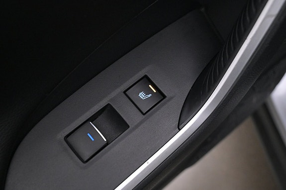 Toyota RAV4 Plug-in Hybrid 23 of 27