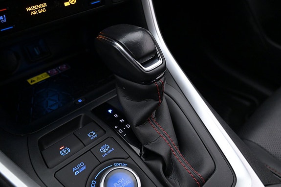 Toyota RAV4 Plug-in Hybrid 19 of 27