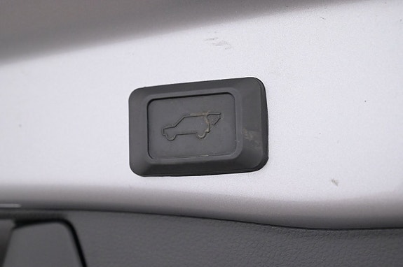 Toyota RAV4 Plug-in Hybrid 25 of 27