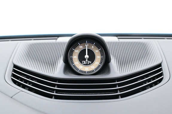 Porsche Taycan 4S 18 of 27