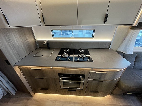 Kabe Royal 600 XL Franskbädd/Alde/Ugn/Året runt standard 11 of 12