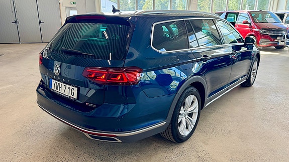 Volkswagen Passat Alltrack 2 of 16
