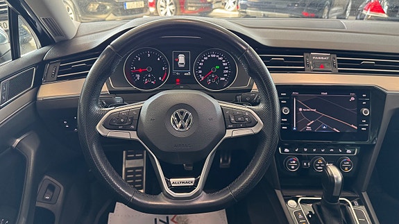 Volkswagen Passat Alltrack 13 of 16