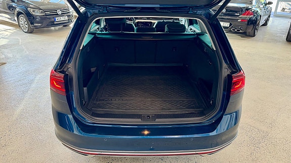 Volkswagen Passat Alltrack 3 of 16