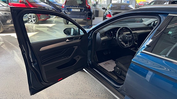 Volkswagen Passat Alltrack 11 of 16