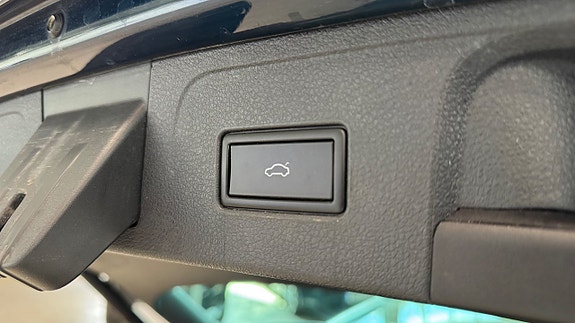 Volkswagen Passat Alltrack 4 of 16