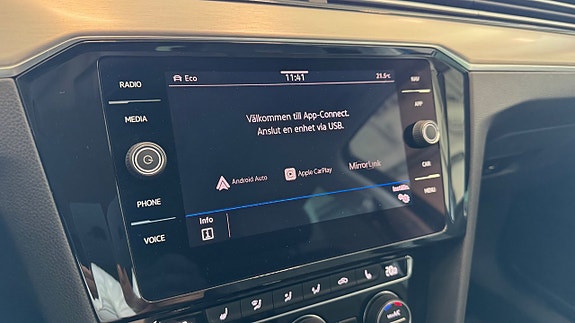 Volkswagen Passat Alltrack 14 of 16