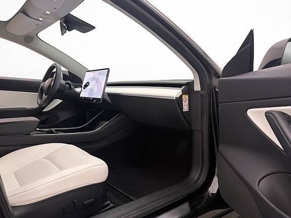 Tesla Model 3 13 of 30