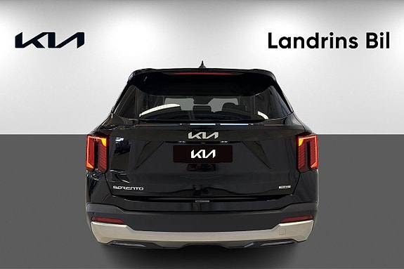 Kia Sorento 5 of 17
