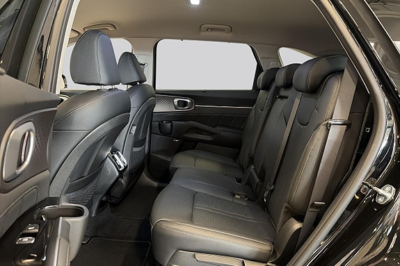 Kia Sorento 9 of 17