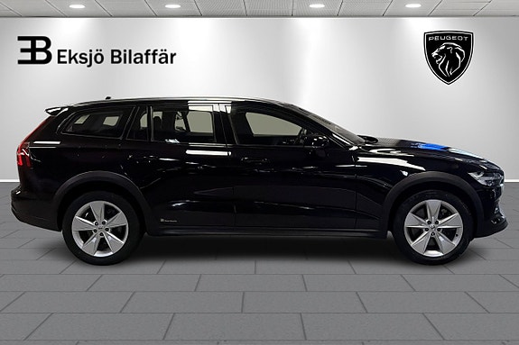 Volvo V60 Cross Country 4 of 25