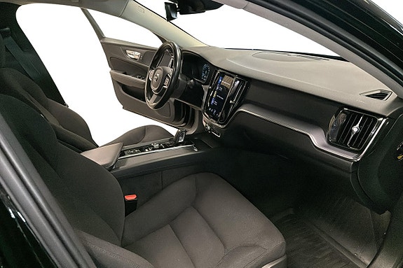 Volvo V60 Cross Country 11 of 25