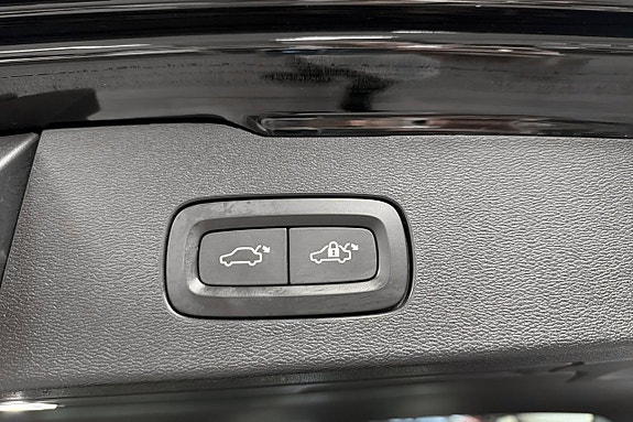 Volvo V60 Cross Country 15 of 25