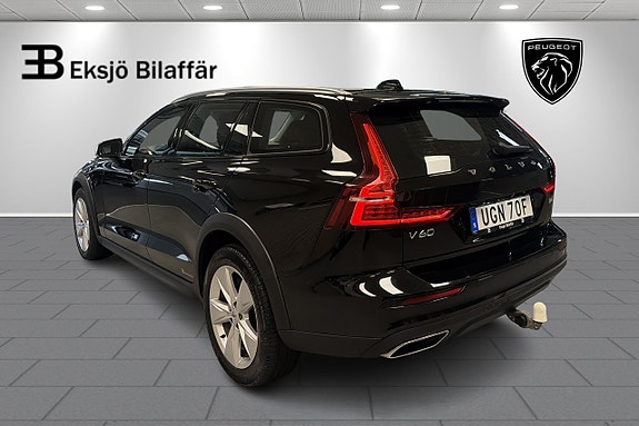 Volvo V60 Cross Country 8 of 25