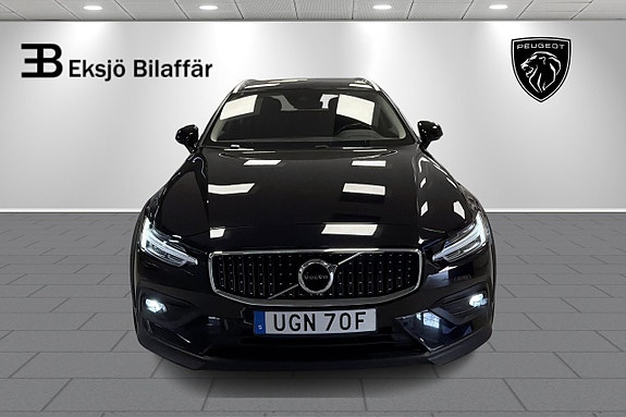 Volvo V60 Cross Country 2 of 25
