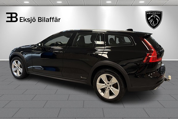 Volvo V60 Cross Country 7 of 25