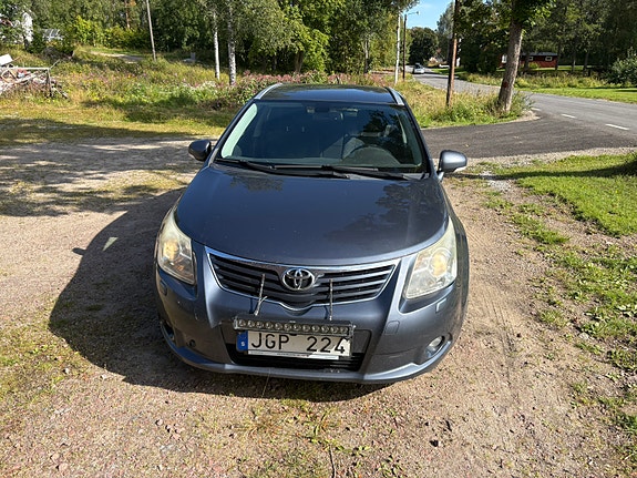 Toyota Avensis 3 of 4