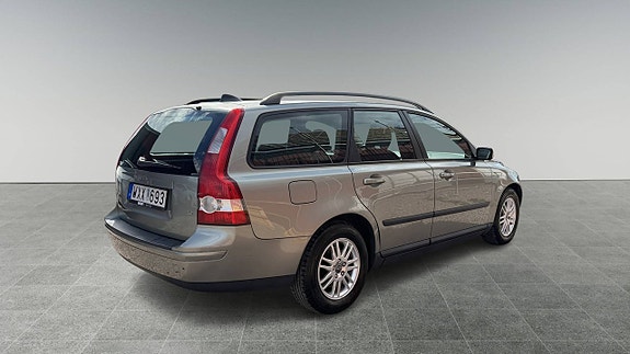 Volvo V50 3 of 9