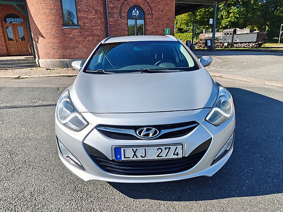 Hyundai i40 2 of 18