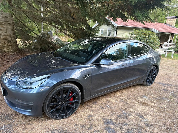 Tesla Model 3 4 of 8