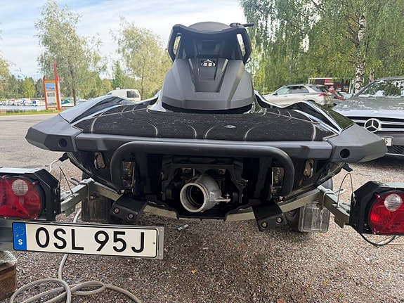 Yamaha Waverunner GP1800 R SVHO 2 of 5