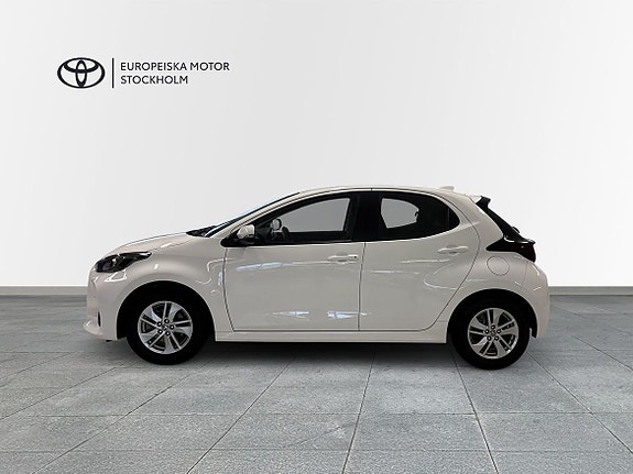 Toyota Yaris 3 of 6