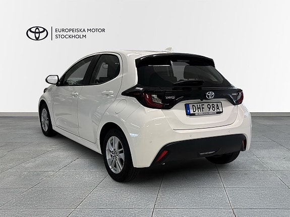 Toyota Yaris 2 of 6