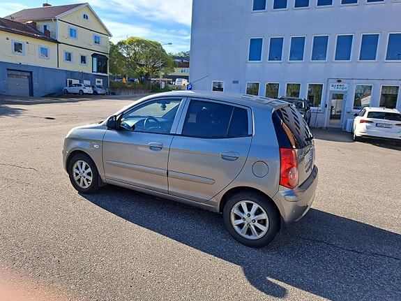 Kia Picanto 17 of 20